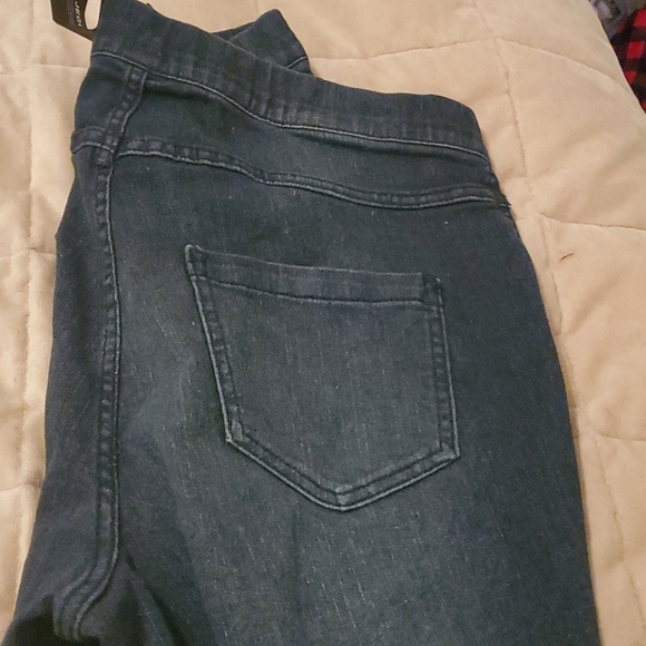 Pants - Picture 3 of 4